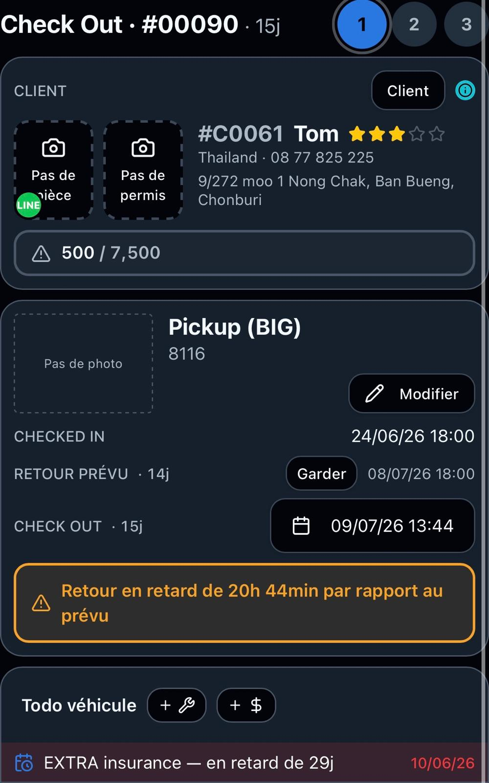 Écran Check-out Movialy avec client, véhicule et alerte de retour en retard